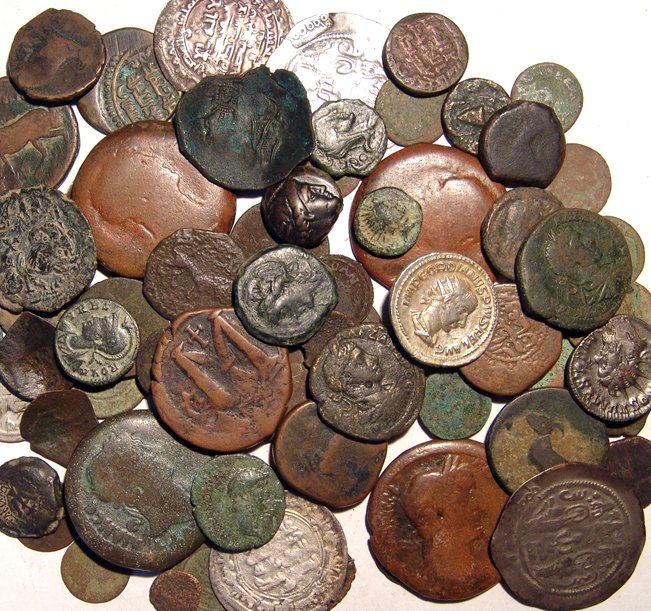 A lot of 70+ mixed coins: A lot of 70+ mixed coins. Lot includes a Greek bronze coin of Philip II of Macedon, some Roman bronze and silver coins, including four large Drachms from Egypt, Byzantine bronze coins, a Judaean bronz