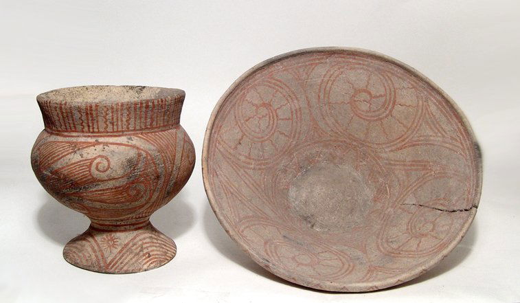 2 Ban Chiang ceramic vessels from Thailand: A pair of Ban Chiang ceramic vessels from Thailand, Late Period, c. 300 BC - AD 200, each with attractive floral and geometric patterns in red slip over a buff ground. The first is a large bowl with c