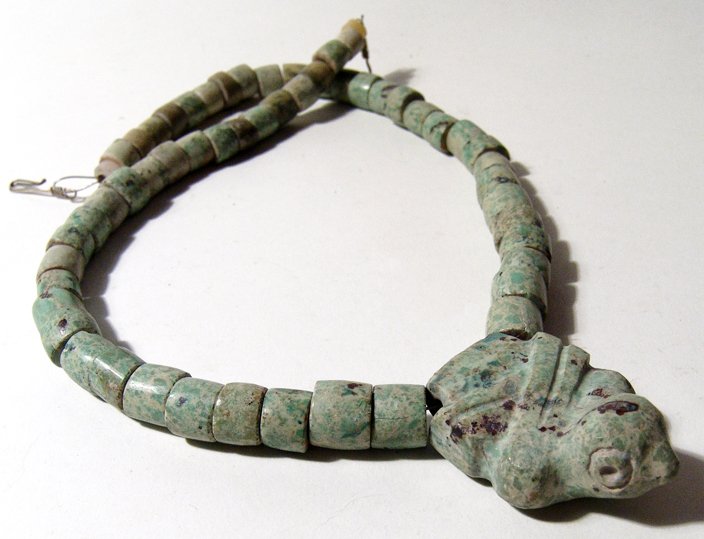 Chimu green-stone necklace with avian pendant: A nice Chimu green-stone necklace with avian pendant, Peru, c. AD 1000 - 1450, the pendant nicely carved with good detail, the bead wide and cylindrical and nicely strung on modern cord and clasp. L: