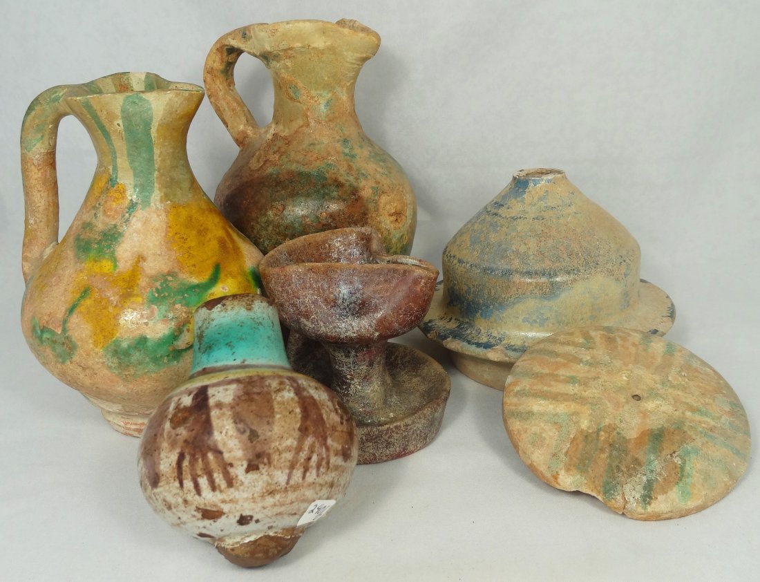 A lot of 6 Persian and Near Eastern glazed vessels: A lot of 6 Persian and Near Eastern glazed vessels including a Middle Eastern one handled pouring vessel retaining a green-blue glaze, Arabia, c. 3rd-2nd Century BC, H: 14 cm. Damage to spout, but oth