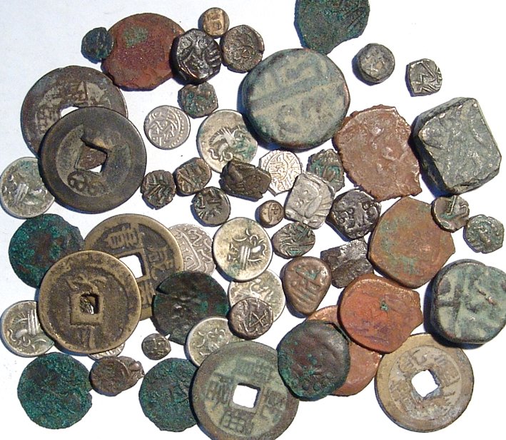 A lot of 5 mixed Ottoman, Indian and Asian coins: A lot of 5 mixed Ottoman, Indian and Asian coins, 18th - 19th Century, including Ottoman silver Akces, Cambodian silver coins and some Chinese cash types amongst other things. Ex Los Angeles private c