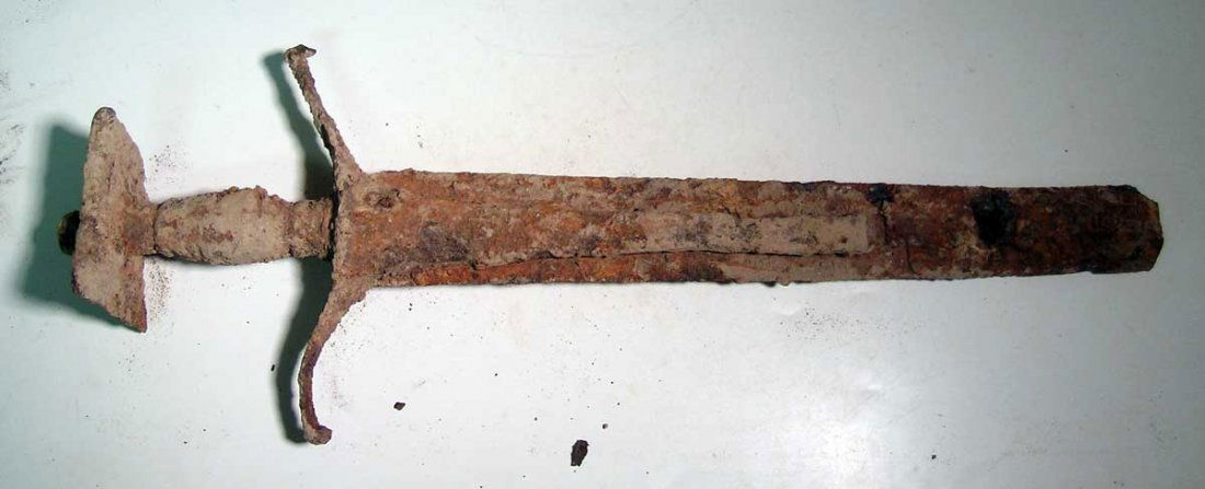 An unusual Kushan sword, c. 1st – 4th century AD: An unusual Kushan sword, c. 1st – 4th century AD. This rare type is 18-1/4 in long and is made from iron. The hilt and handle are elegantly formed and the broad blade has a supporting flange running