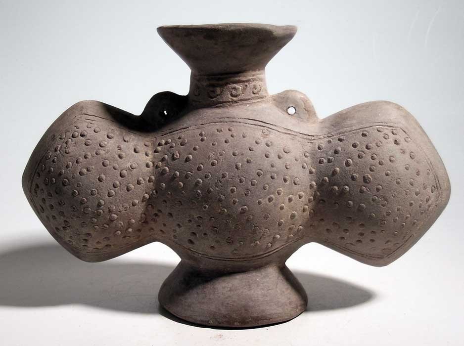 Chimu phytomorphic vessel from Peru: A fine Chimu phytomorphic vessel from Peru, ca. 1100 - 1450 AD. This nicely detailed example is 8-1/4 in (21cm) wide, 5-1/2 in (14cm) high and depicts a seed pod. The neck of the widely flared spout i