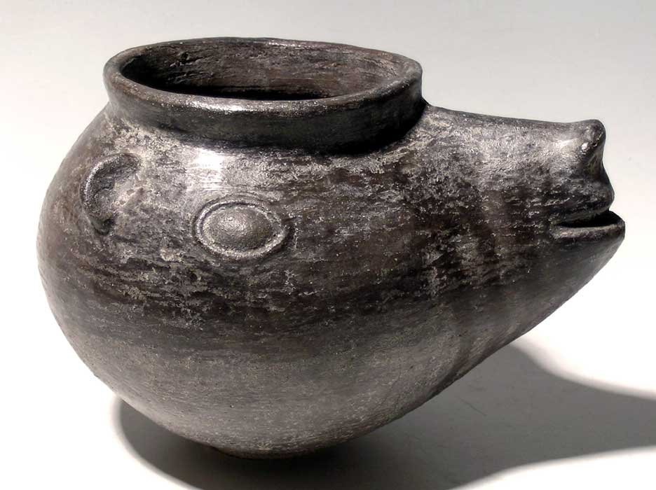 A rare Pre-Columbian zoomorphic effigy head (1 of 3)