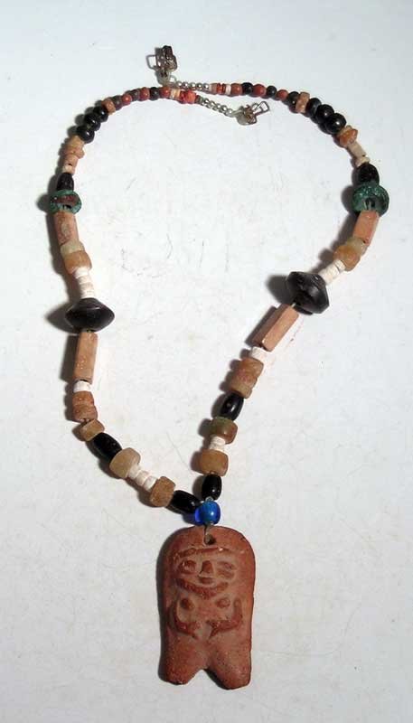 An attractive Pre-Columbian necklace (1 of 2)