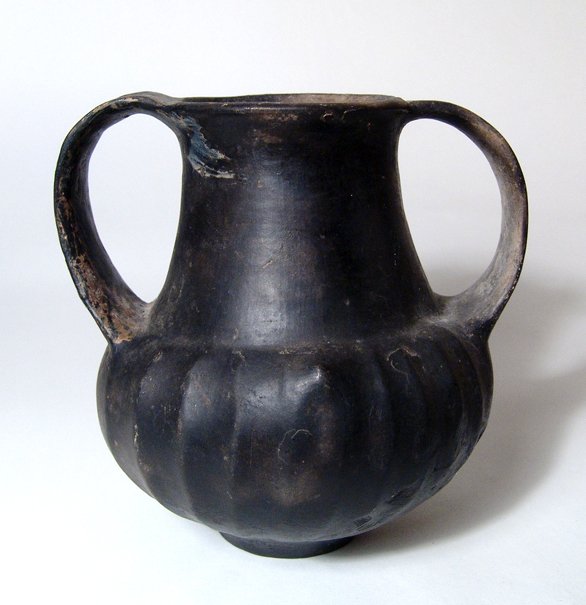 Villanovan impasto amphora, c. 8th - 7th Century BC (1 of 4)