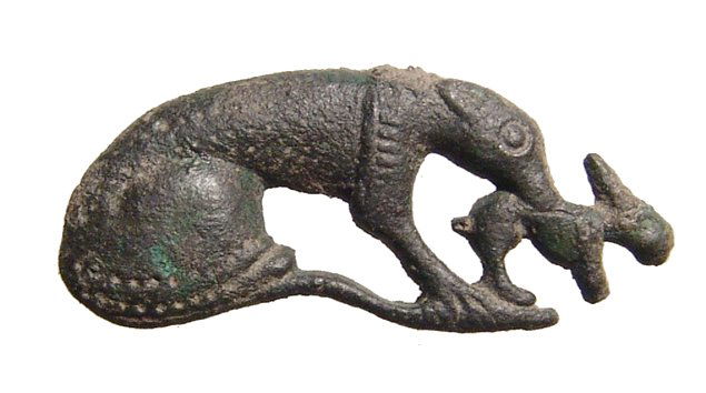 Romano-British brooch depicting a hound holding rabbit (1 of 2)