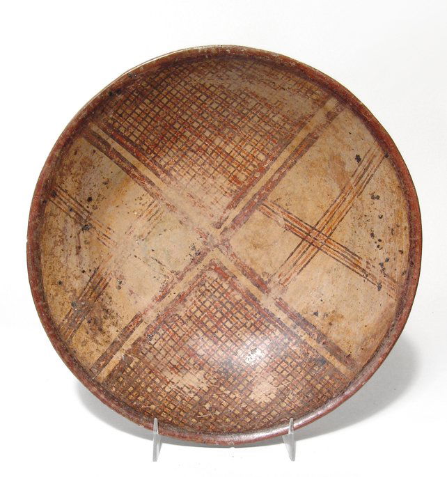An attractive Nayarit-Chinesco polychrome plate (1 of 2)
