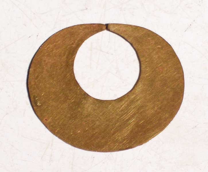 A fine Pre-Columbian gold nose ornament (1 of 2)