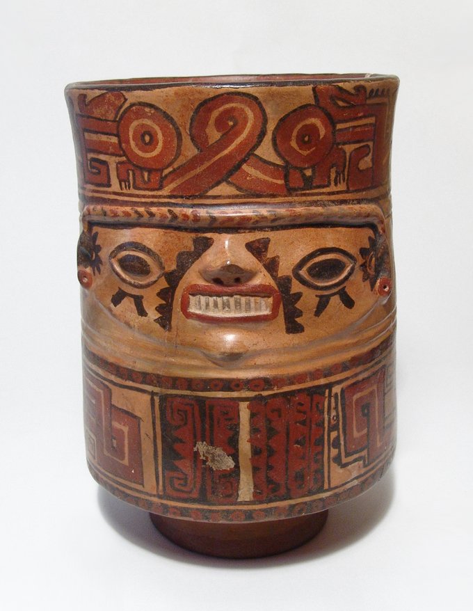An attractive Nicoya cylinder vase (1 of 5)