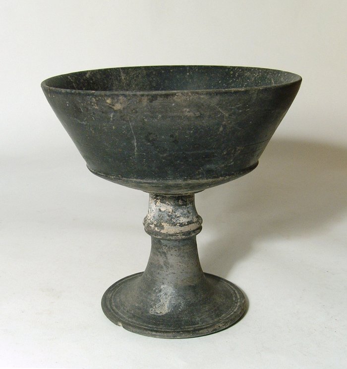 A nice Etruscan Bucchero chalice (1 of 4)