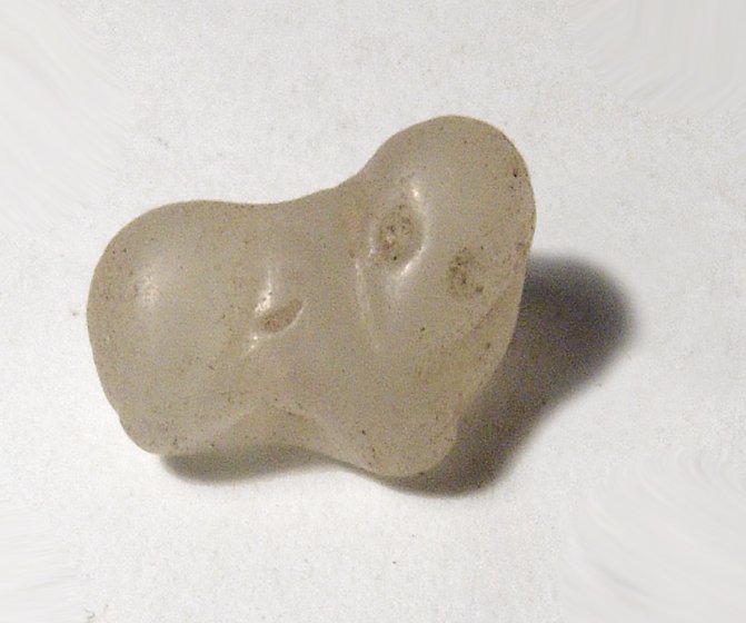 Sumerian chalcedony amulet of a recumbent bull (1 of 3)