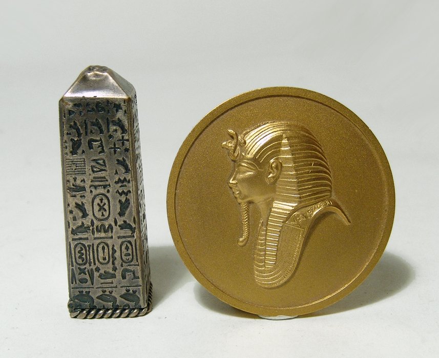 Egyptiana – An antique silvered ‘match safe’ and medal (1 of 6)