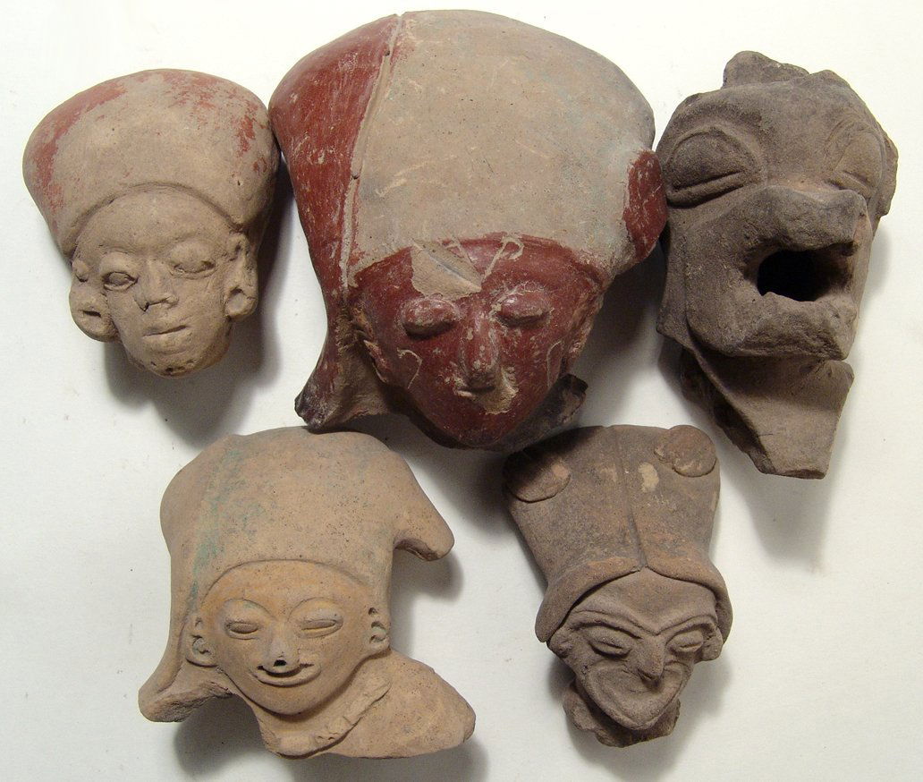 A lot of 5 large Jamacoaque ceramic heads, Ecuador (1 of 4)