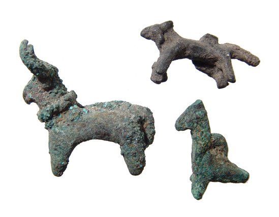 A lot of 3 Near Eastern bronze animal figurines (1 of 3)