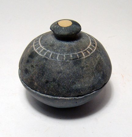 A nice Bactrian chlorite lidded cosmetic vessel (1 of 3)