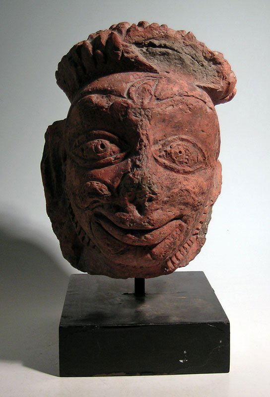 A wonderful Majapahit head from Java, ca. 1300 - 1500 (1 of 3)