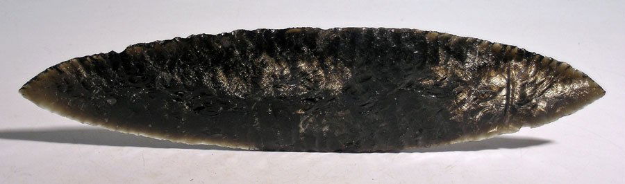 A beautiful Maya obsidian blade from Belize, ca. 250 - (1 of 2)