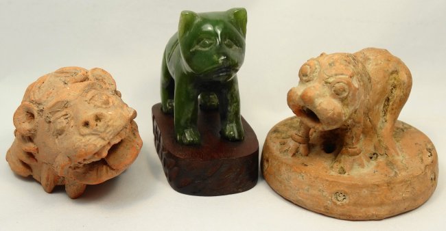 A lot of 3 Asian stone and terracotta objects (1 of 9)
