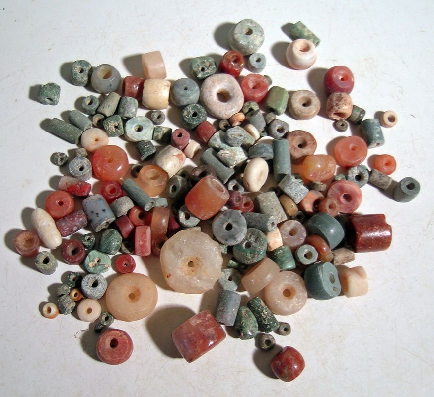 A bag of excellent stone beads from Colombia: A bag of excellent stone beads from Colombia, ca. 1000 – 1500AD. Most are Tairona culture and are made from carnelian, crisocola, agate and crystal. Great selection of varied sizes. Ex New World Art