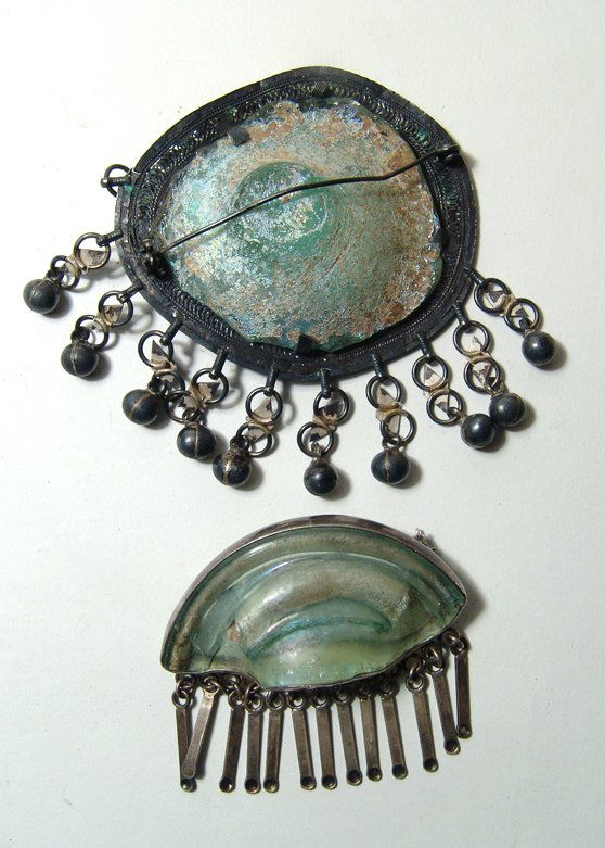 Pair of pendants composed of silver and ancient glass (1 of 2)