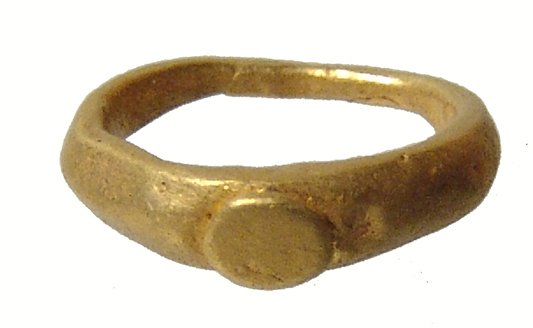 A Roman gold children's ring, Egypt (1 of 3)