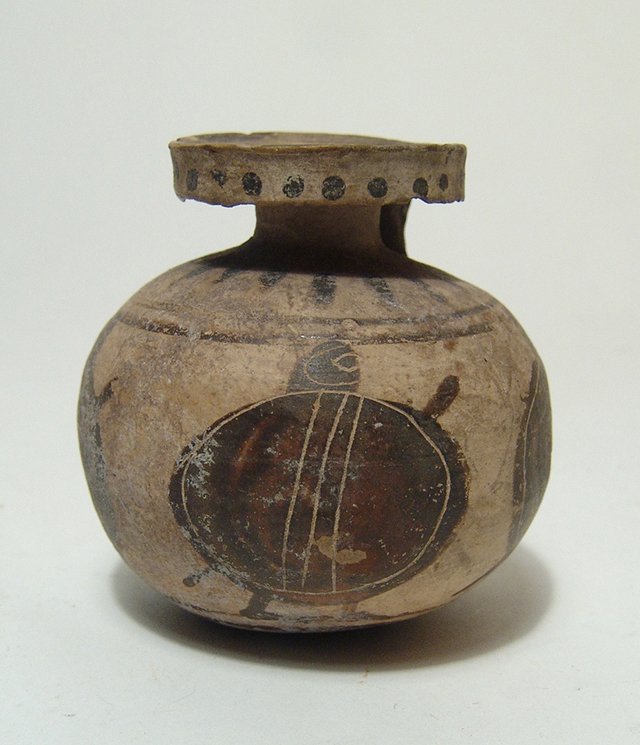 A Corinthian aryballos depicting soldiers (1 of 4)