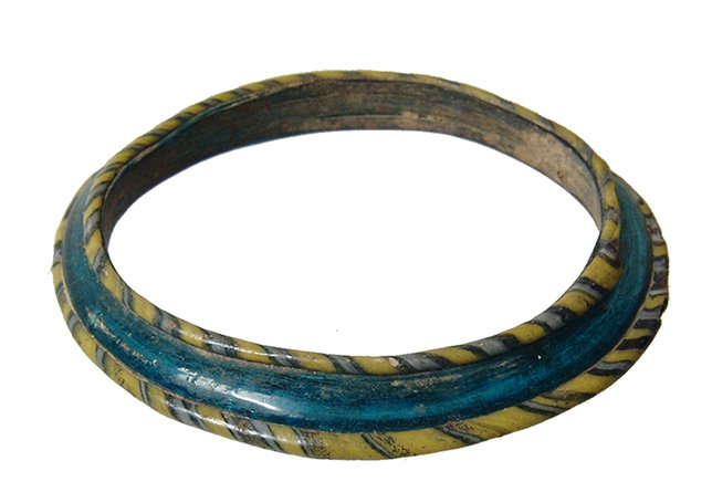 A nice Byzantine/Islamic glass bracelet (1 of 3)