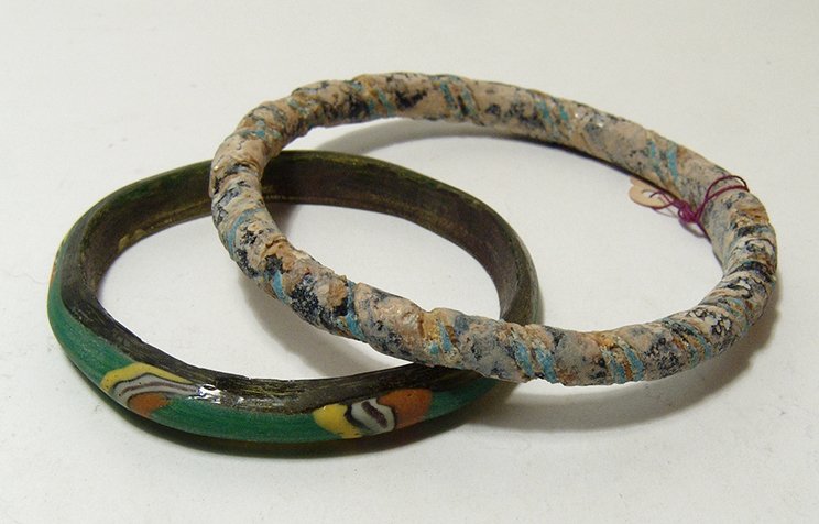 A pair of attractive glass bracelets (1 of 3)