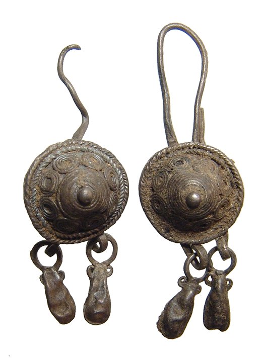 A pair of Thracian silver earrings (1 of 2)