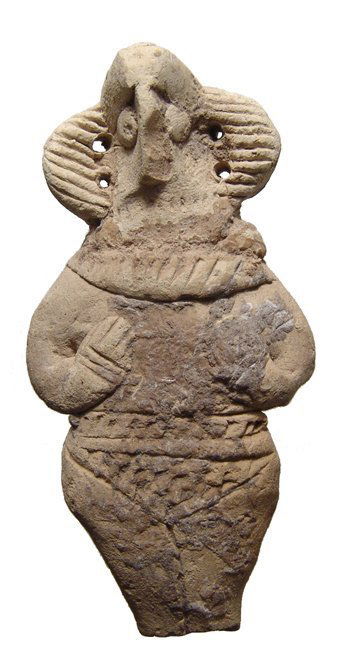 A detailed Syro-Hittite terracotta Astarte figurine (1 of 2)
