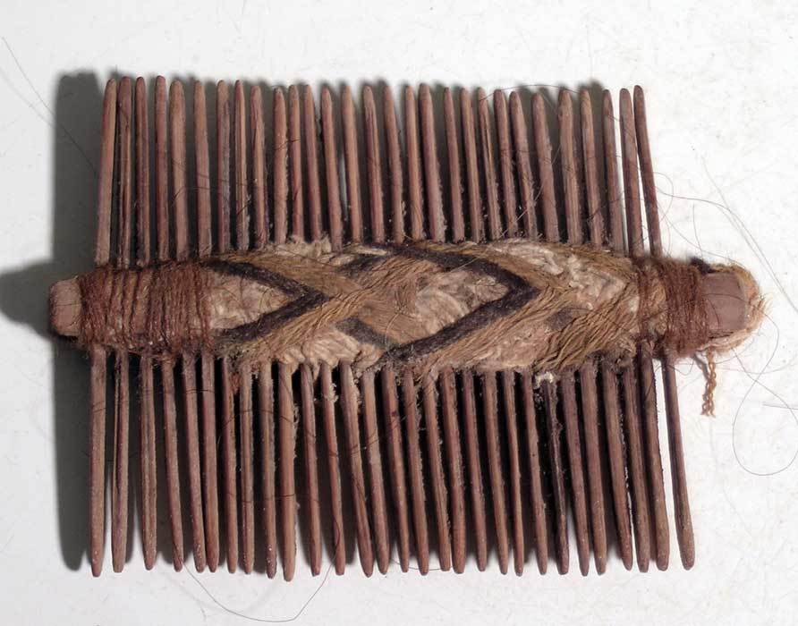 An excellent Pre-Columbian comb (1 of 2)