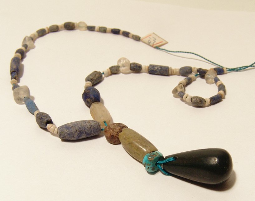 Attractive ancient lapis and quartz necklace (1 of 2)