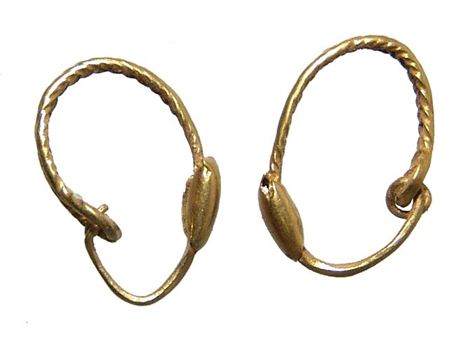 A pair of Roman gold earrings (1 of 1)