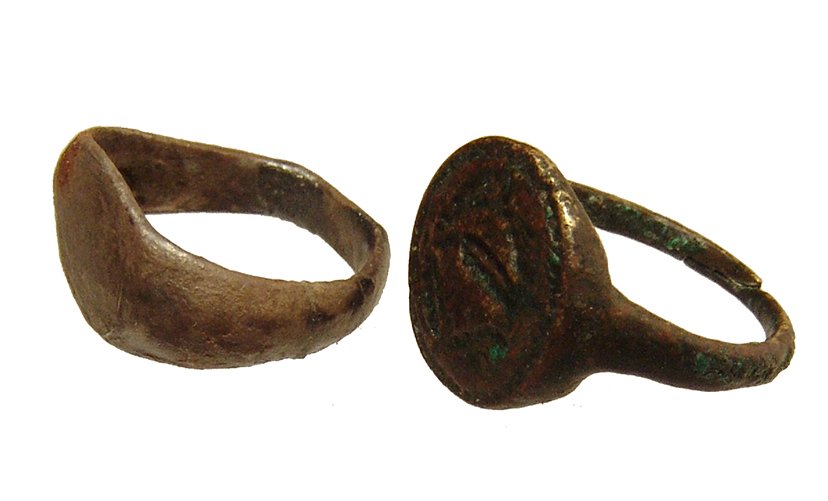 A lot of 2 Roman rings (1 of 2)