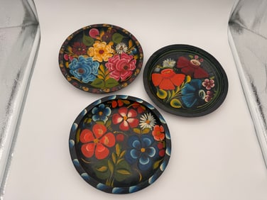 Vintage 9” Hand Painted Wooden Folk Art Floral Wall Plates Set of 3