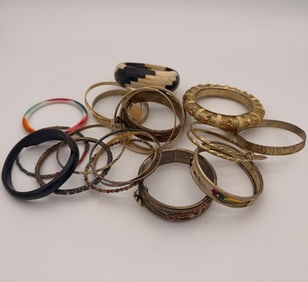 Lot of Vintage Costume Jewelry Bangles, 15+ Pieces