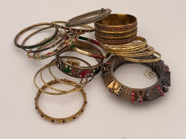 Lot of Vintage Costume Jewelry Bangles, 15+ Pieces