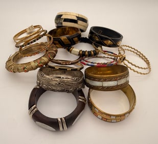 Lot of Vintage Costume Jewelry Bangles, 15+ Pieces