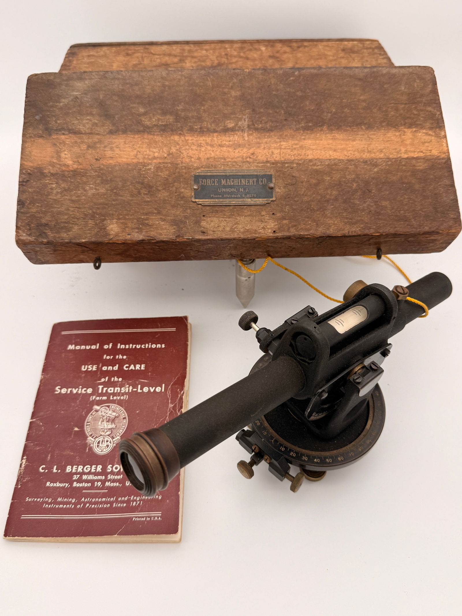 C.L. Berger & Sons Service Transit-Level, Boston, Mid-20th Century: Precision transit-level instrument, model no. 64409, by C.L. Berger & Sons, Boston, Massachusetts. Includes original wooden fitted case with Force Machinery Co. plaque and instruction manual. Black en
