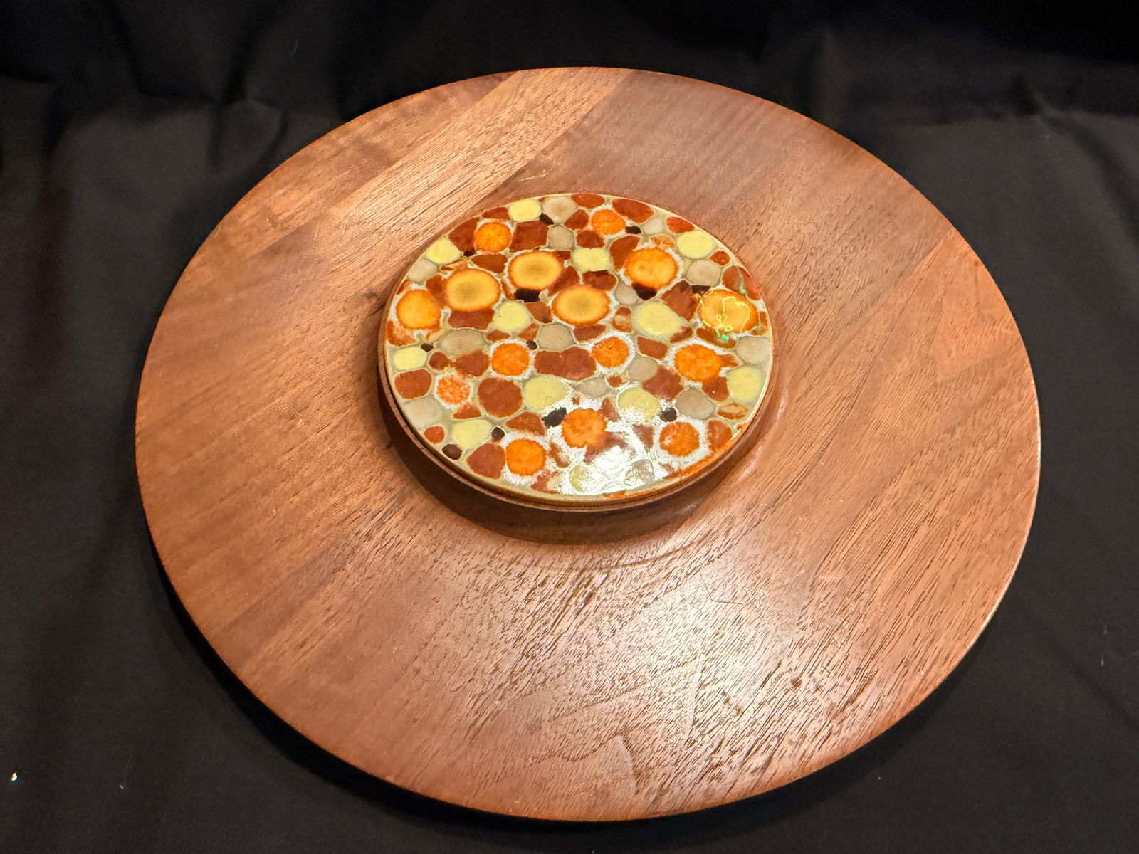 Gladding Studio Wood & Ceramic Serving Board: Mid-century studio wood board with inset glazed ceramic tile, signed Gladding, Sun Valley CA - 14" Diameter