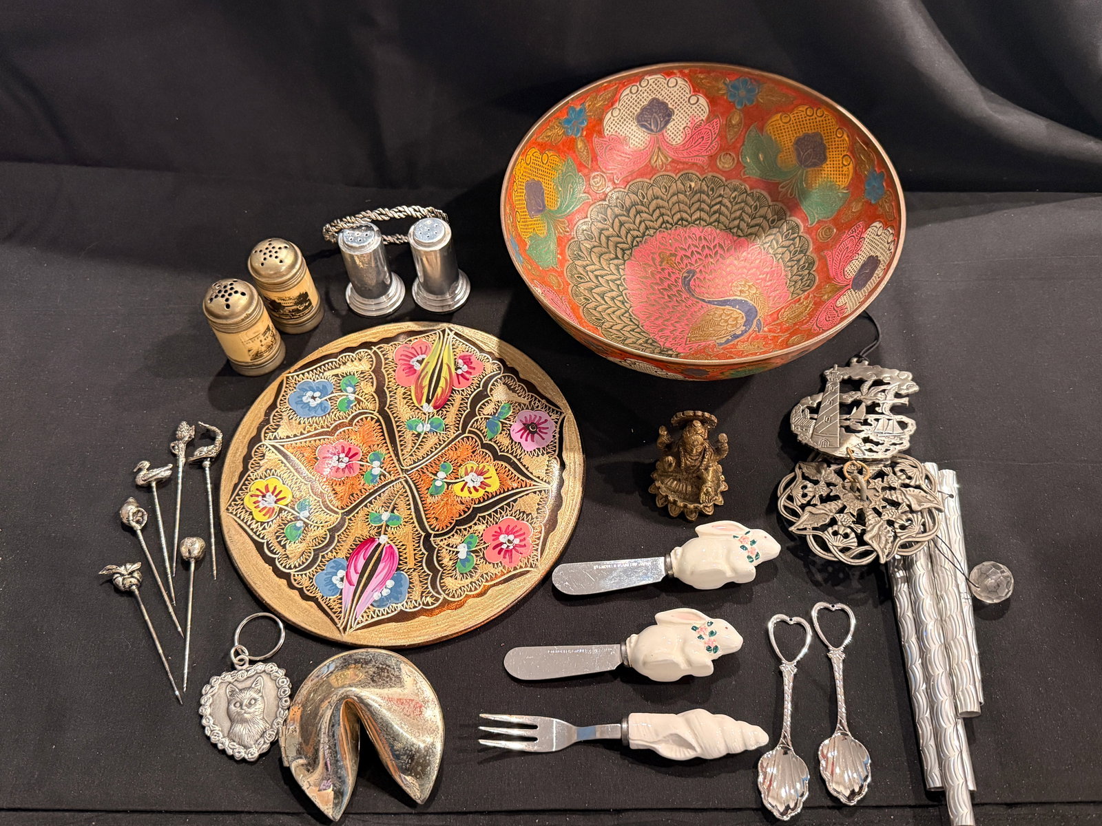 Mixed Decorative Metal, Enamel & Vanity Lot (1 of 7)