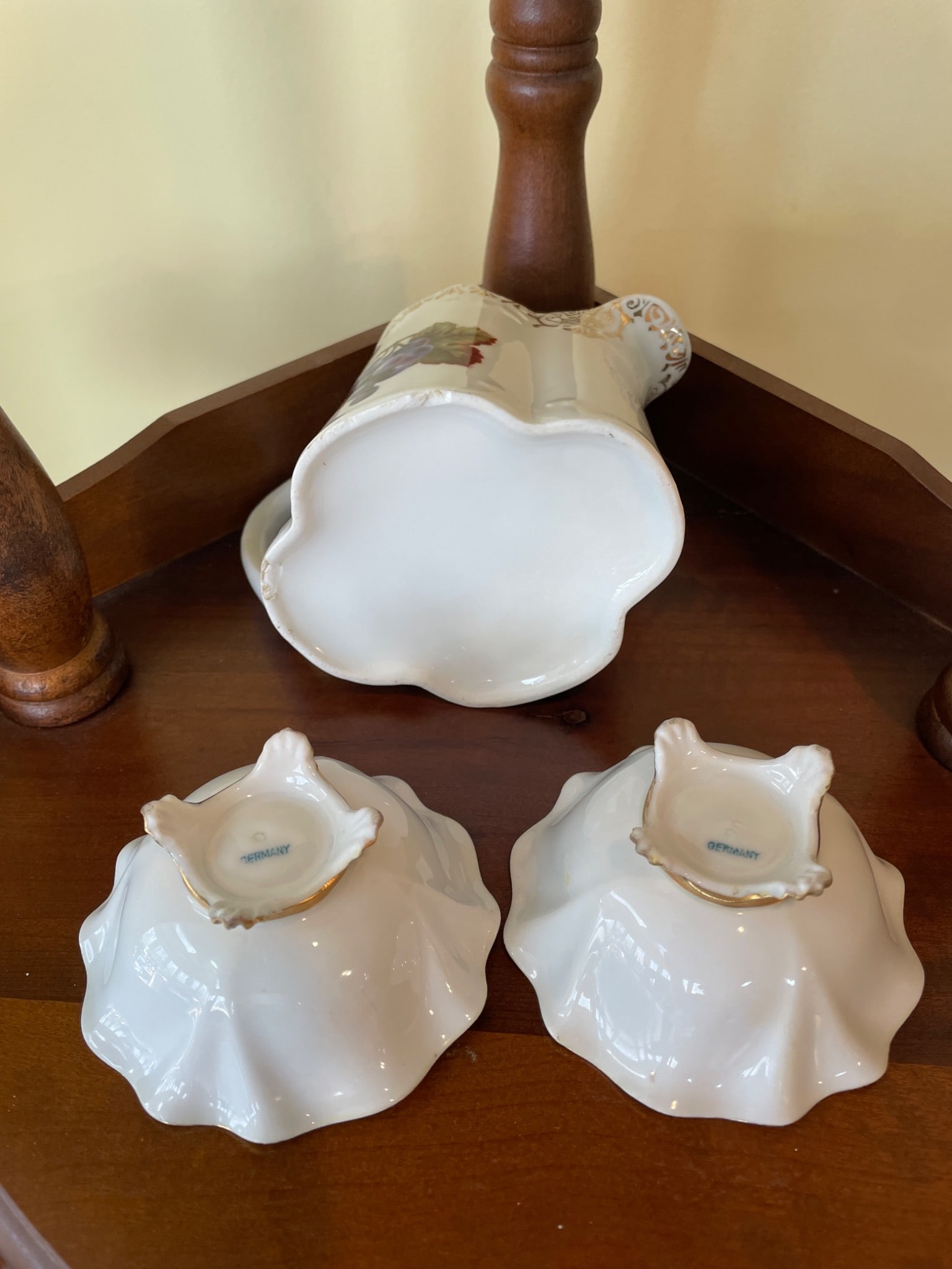 Porcelain Creamer and Footed Bowls Set with Grape Motif - 2