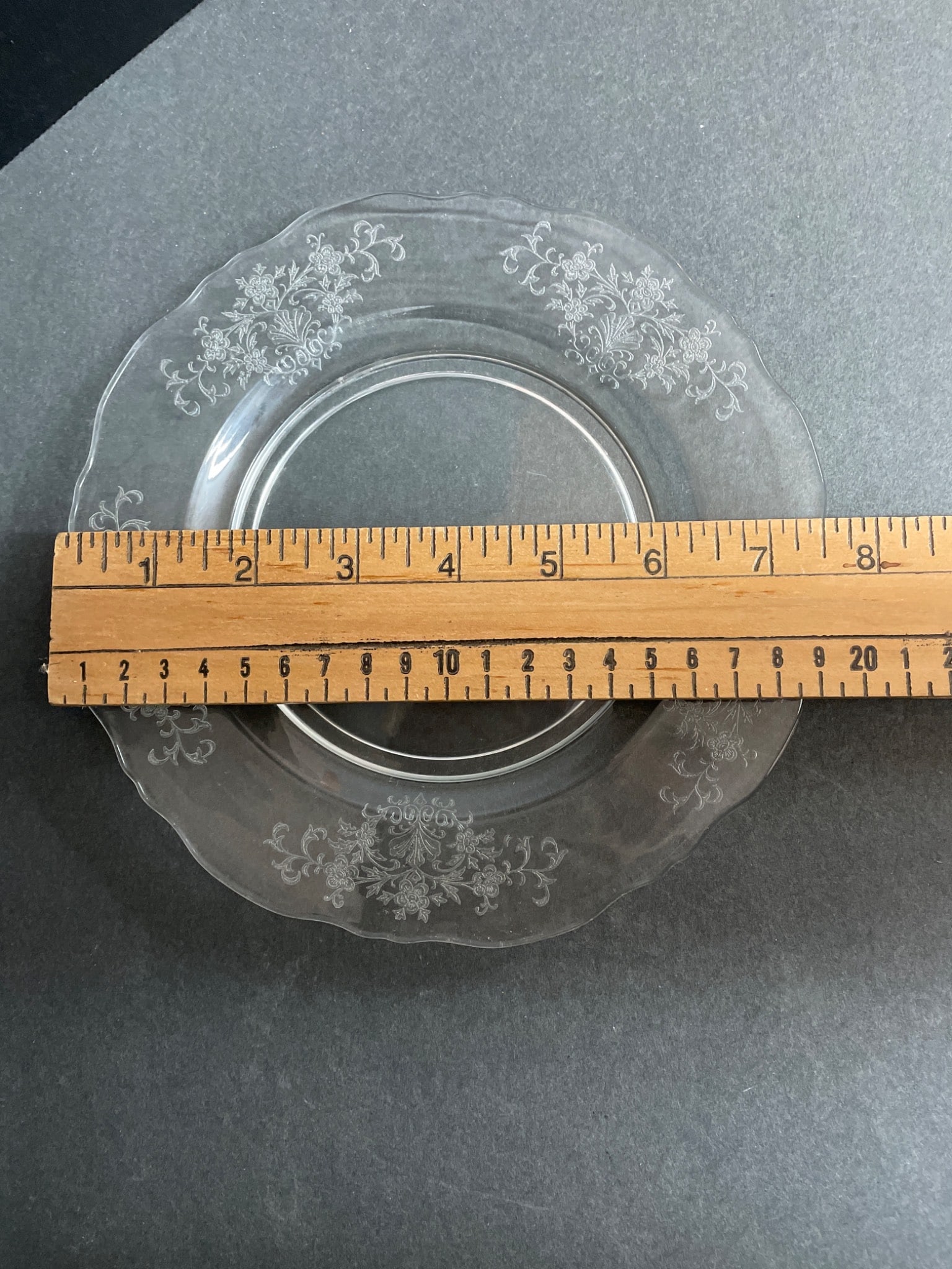 8 Clear Glass Plates With Embossed Patterns, 7-Inch Diameter - 5