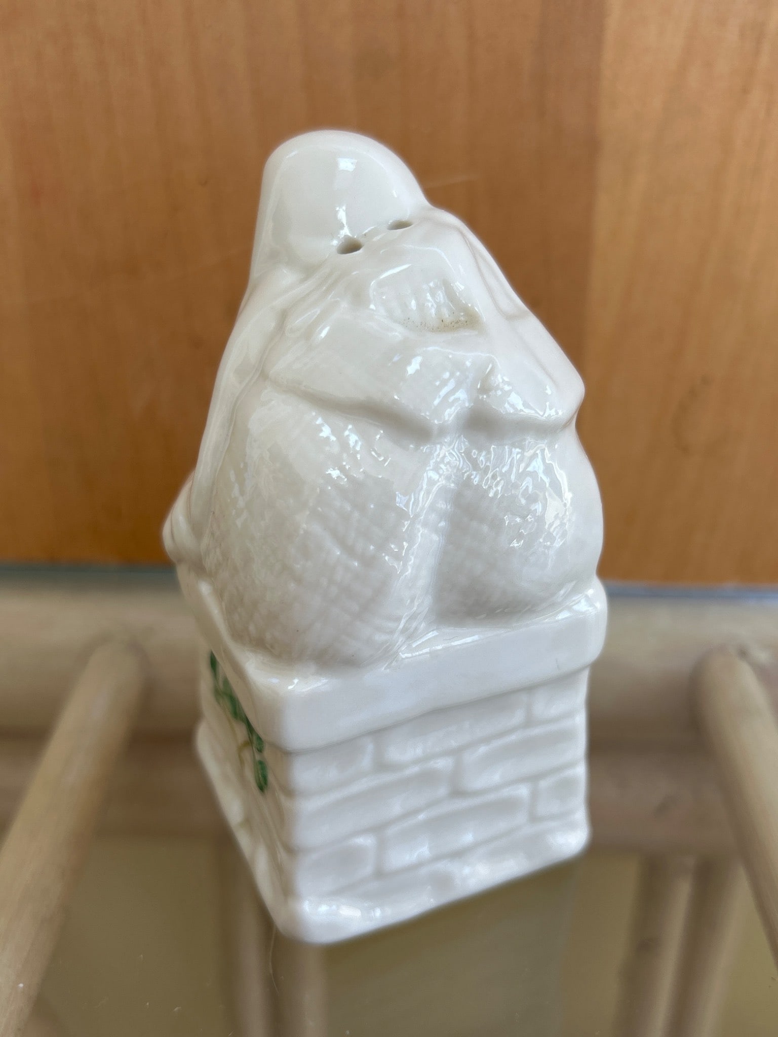 Belleek Santa in Chimney Salt Shaker, 2,087 - 2