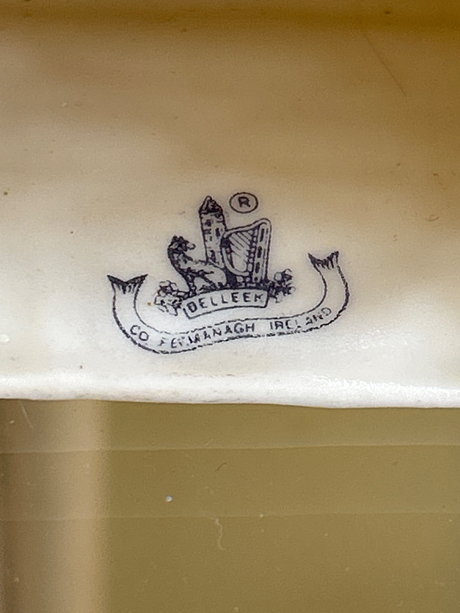 Belleek Santa in Chimney Salt Shaker, 2,087 - 5