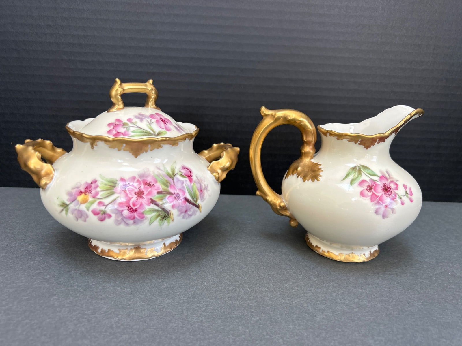 T&V Limoges France Hand-Painted Sugar Bowl and Creamer Set with Gold Detailing - 3