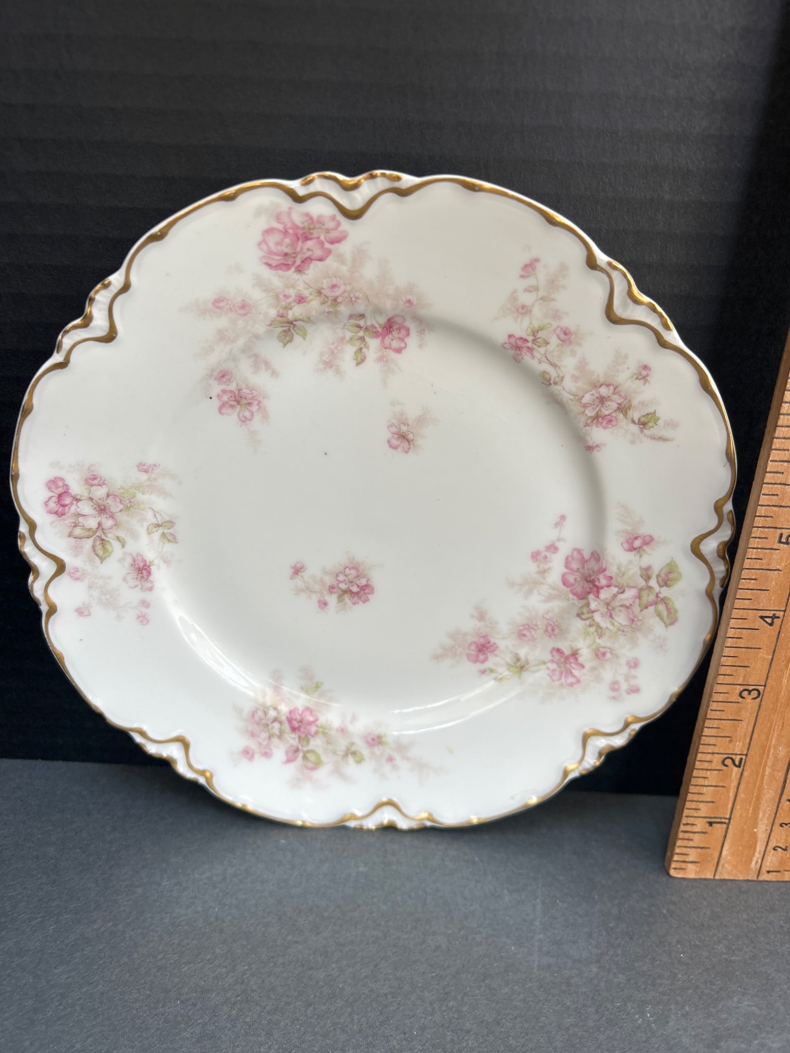 Haviland & Co. Limoges 7.5-Inch Decorative Plate with Floral Design - 2