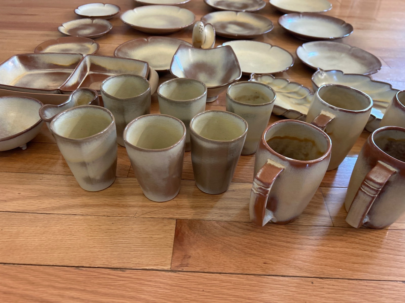 Ceramic and Stoneware Dinnerware Pieces in Tan and Brown Tones - 10