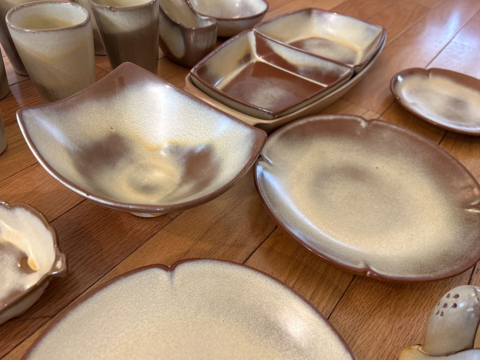 Ceramic and Stoneware Dinnerware Pieces in Tan and Brown Tones - 8